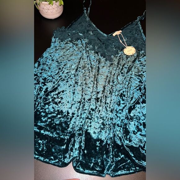 ODDY Velvet Emerald Green spaghetti Strap Top with Lace floral Size 1XL NWT - Picture 1 of 8